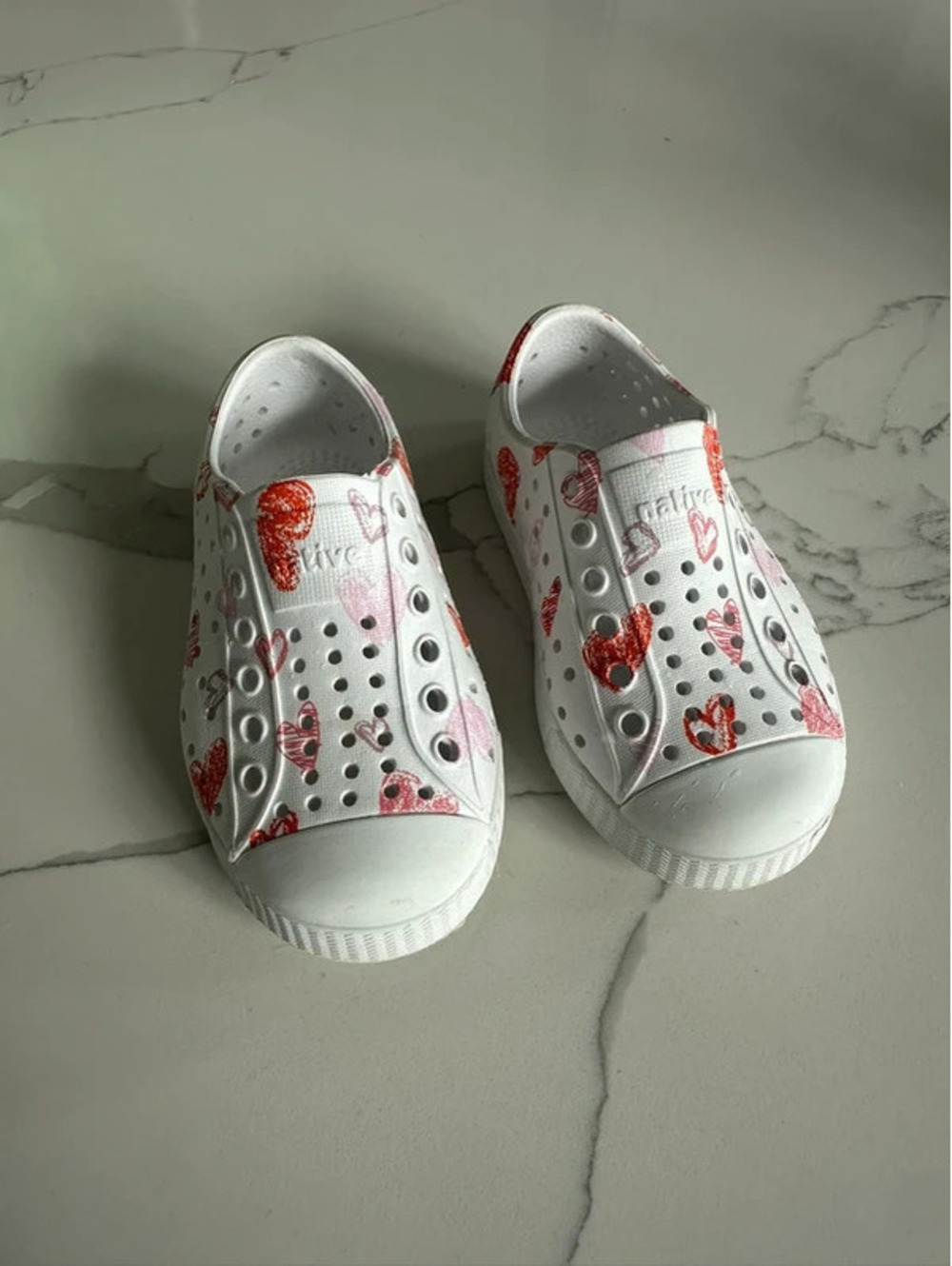 Toddler girls Native heart Shoes Size 6